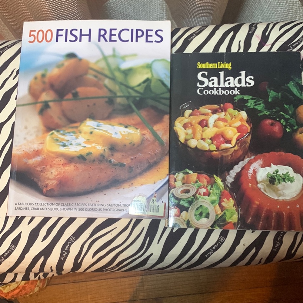 ❤️4 for 25❤️ Southern Living Vintage cookbook along with 500 fish recipes